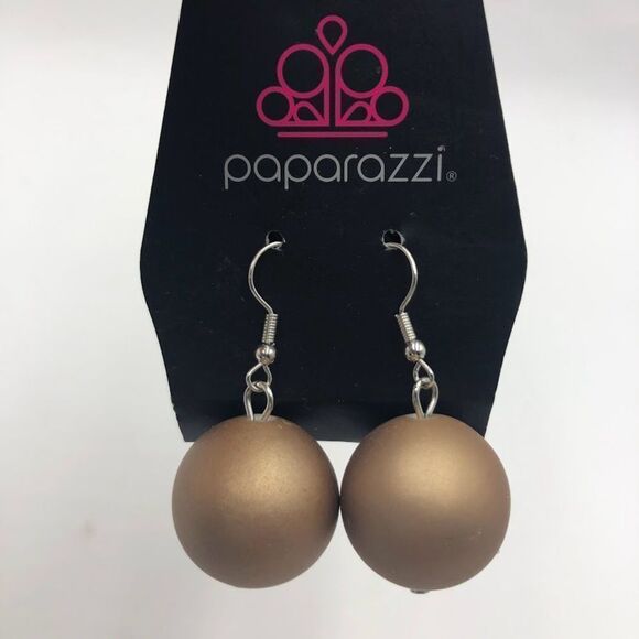 Contemporary Glam: Paparazzi Beaded Gold and Statement Necklace Earrings Set - Picture 3 of 8